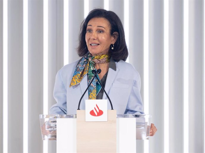 Archivo - La presidenta del Banco Santander, Ana Botín