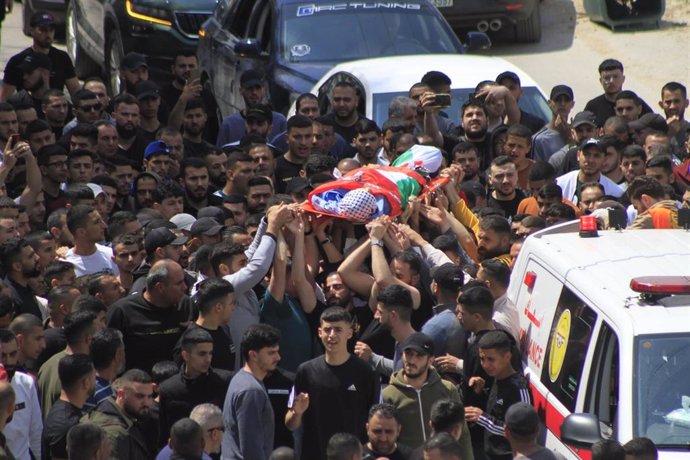 Funeral de un palestino muerto en enfrentamientos con israelíes en Nablús