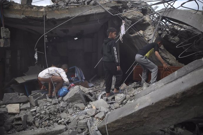 Edificios destruidos en el campo de refugiados de Nuseirat, en el centro de la Franja de Gaza