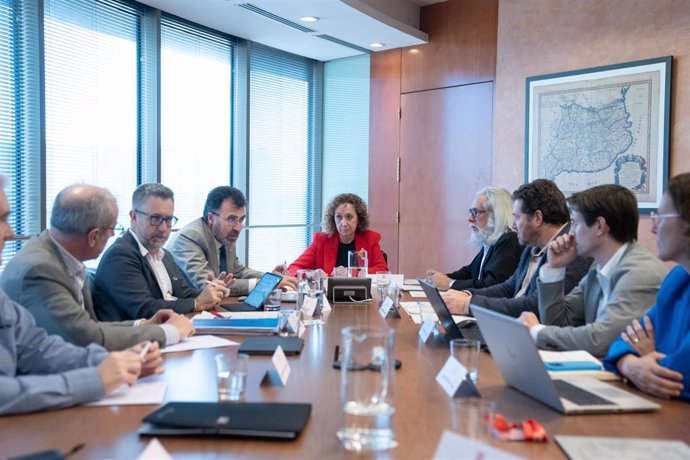 La consellera de Territorio de la Generalitat, Ester Capella, preside la Mesa de coordinación de los puertos de Catalunya
