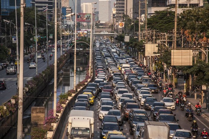 Archivo - March 11, 2021, Bangkok, Thailand: A view of a Long traffic jam at Sathorn Intersection.