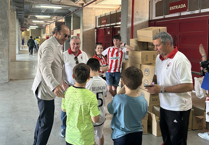 La UD Logroñés entrega al Banco de Alimentos de La Rioja 3.672 kilos de productos, 605 más que el año pasado