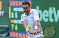 Bautista avanza a segunda ronda en el Godó