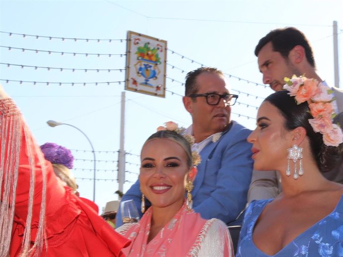 Alba Silva y Sergio Rico en la Feria de Abril, a 15 de abril de 2024, en Sevilla (España).