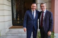 Feijóo se reúne en Madrid con el nuevo primer ministro de Portugal, un "buen amigo" que da "una visión muy constructiva"