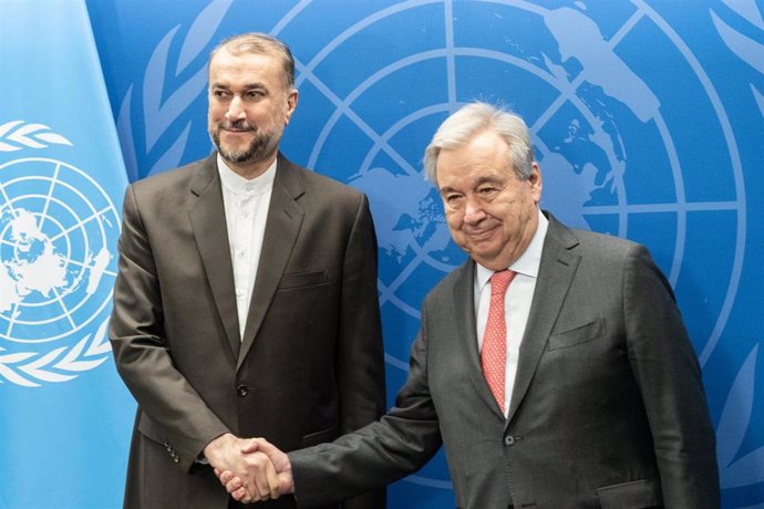 Archivo - Imagen de archivo de un encuentro entre el ministro de Exteriores de Irán, Hosein Amirabdolahian (izquierda), y el secretario general de la ONU, António Guterres (derecha)