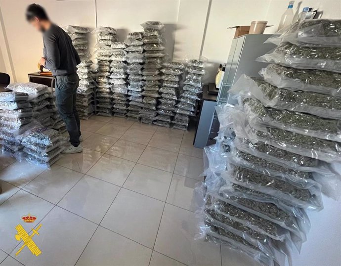 Detenidos en Vícar (Almería) con 180 kilos de cogollos de marihuana empaquetados para su venta
