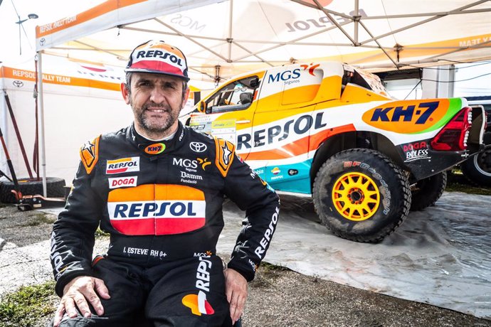 El piloto español de rallys Isidre Esteve (Repsol Toyota Rally Team), en el Rally de Portugal 2024.