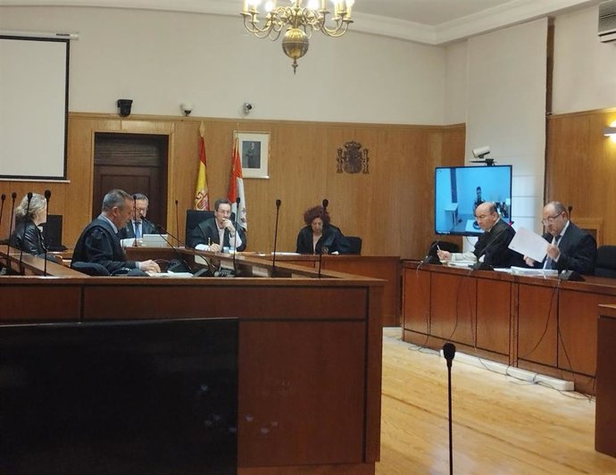 El ya condenado ratifica la sentencia de conformidad por videoconferencia desde la prisión de Badajoz, donde cumple pena por otra causa de la misma naturaleza.