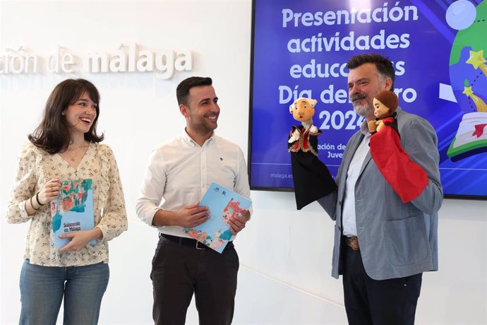 El diputado de Educación y Juventud, José Santaolalla, presenta las actividades educativas organizadas por la Diputación con motivo del Día del Libro