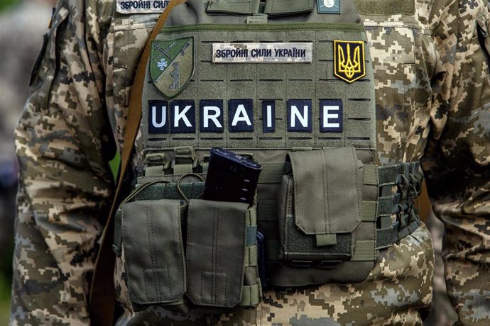 Archivo - Un soldado de Ucrania en el marco de la invasión desatada por Rusia en febrero de 2022 (archivo)