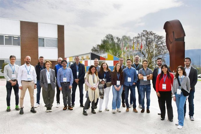 Grupo de representantes de empresas de Vitartis que han visitado varias compañías para conocer avances en gestión digital.