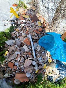 Sorprendido 'in fraganti' cuando vertía restos de albañilería en un paraje del Alfoz de Burgos.