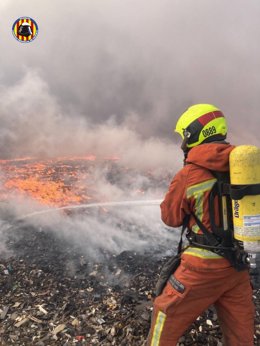 Bomber treballant en la planta de Requena