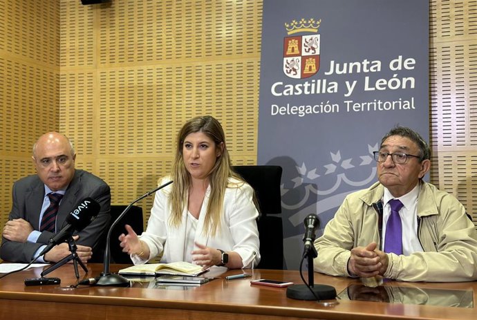 La Delegada Territorial De La Junta, Raquel Alonso; Acompañada Por El Subdelegado Del Gobierno En Valladolid, Jacinto Canales, Y El Alcalde De Villalar, Luis Alonso Laguna.