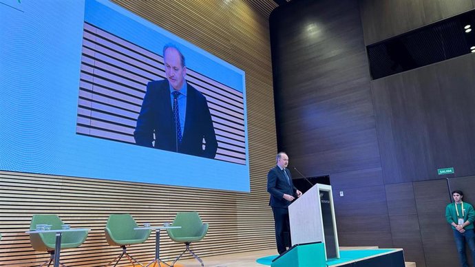 El consejero de Digitalización, Miguel López-Valverde, inaugura la jornada Smart Grids Innova 2024 de I-DE, compañía distribuidora del grupo Iberdrola.