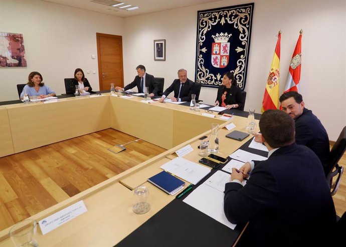 Reunión de la Mesa de las Cortes.