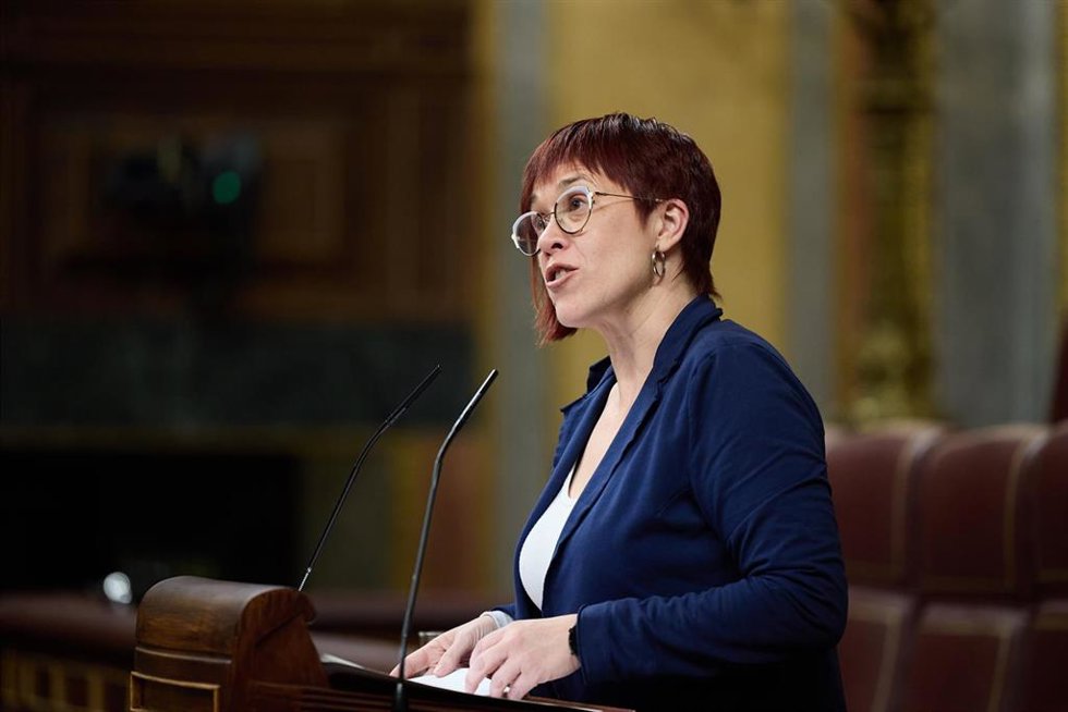 La portavoz de Compromís en el Congreso y portavoz adjunta de Sumar, Águeda Micó, interviene durante una sesión plenaria en el Congreso de los Diputados, a 9 de abril de 2024, en Madrid (España).