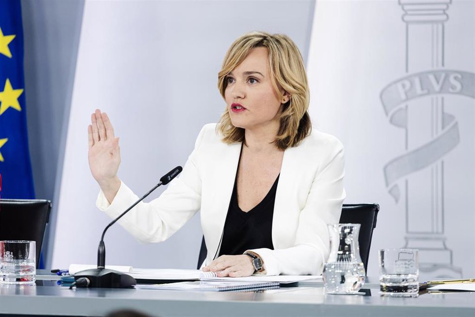 La ministra Portavoz, Pilar Alegría, durante una rueda de prensa posterior a la reunión del Consejo de Ministros, a 9 de abril de 2024, en Madrid (España). El Consejo de Ministros ha aprobado hoy la eliminación del visado de oro, también conocido como '