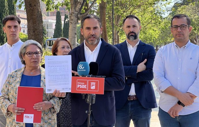 El portavoz municipal del PSOE, Daniel Pérez, en una rueda de prensa