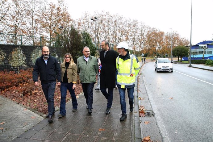 Archivo - El consejero de Fomento. Ordenación del Territorio y Medio Ambiente, Roberto Media, asiste al inicio de las obras de la vía auxiliar del soterramiento de Torrelavega  15 DIC 23