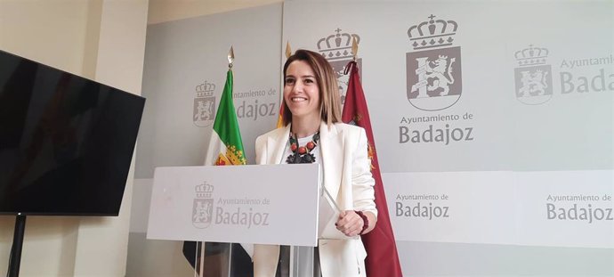 La portavoz del equipo de gobierno en el Ayuntamiento de Badajoz, Gema Cortés, ofrece una rueda de prensa tras la junta de gobierno local.