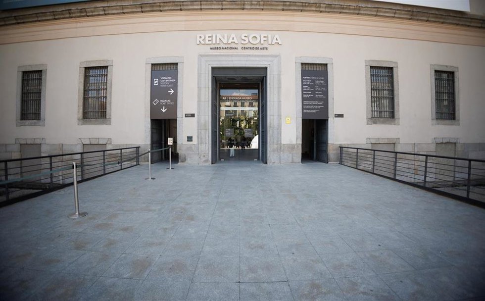 Archivo - Entrada, en la fachada Sabatini, del Museo Reina Sofía, a 8 de septiembre, en Madrid (España).