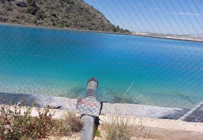 Balsa de 95.000 m3 ubicada en Fuente Olivares, en Pedro Martínez (Granada).