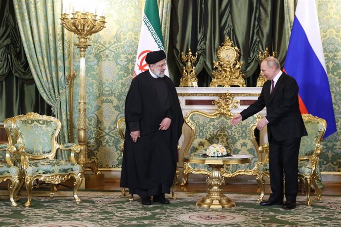 Archivo - Los presidentes de Irán y Rusia, Ebrahim Raisi y Vladimir Putin, respectivamente.
