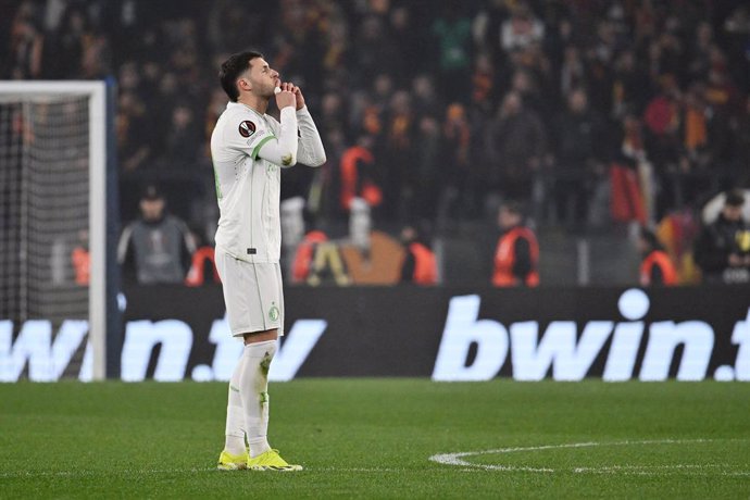 Archivo - Santiago Gimenez of Feyenoord celebrates his goal 0-1 during the UEFA Europa League, Play-off, 2nd leg football match between AS Roma and Feyenoord on February 22, 2024 at Stadio Olimpico in Rome, Italy.