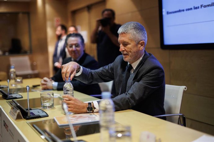 El ministro del Interior, Fernando Grande-Marlaska, preside un encuentro con familiares de personas desaparecidas