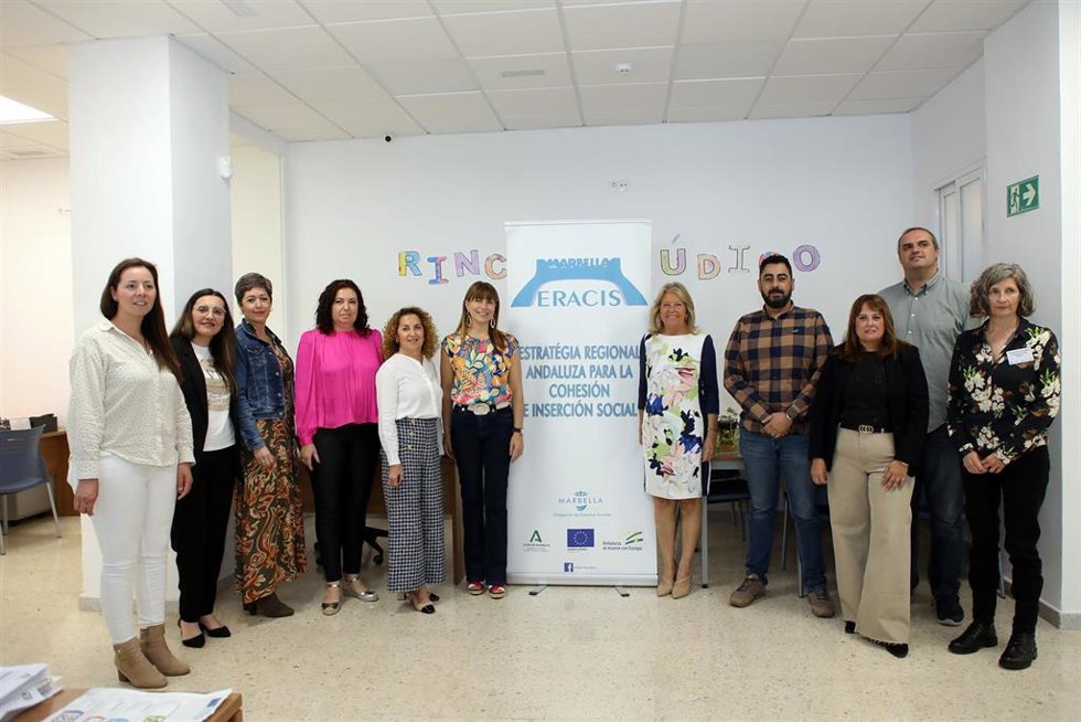 La alcaldesa, Ángeles Muñoz, se ha reunido con la delegada territorial de Inclusión Social, Juventud, Familias e Igualdad, Ruth Sarabia, en el centro cívico Las Albarizas