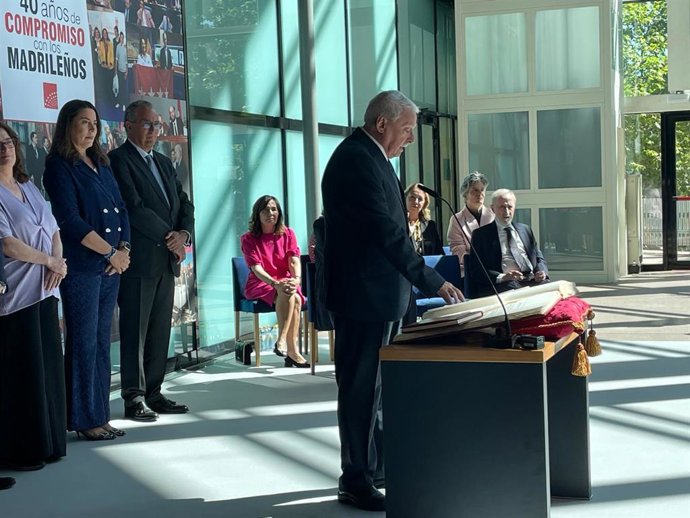 El expresidente de la Comunidad de Madrid Joaquín Leguina toma posesión como consejero de la Cámara de Cuentas regional.