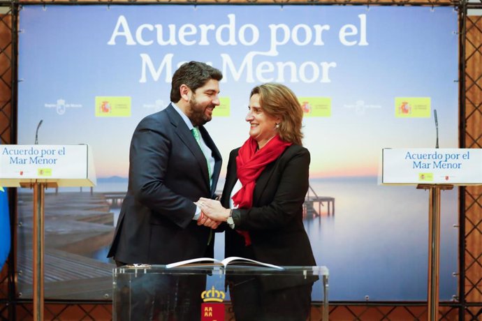 Archivo - La ministra Teresa Ribera y el presidente regional, Fernando López Miras, volverán a reunirse tres meses después de constituir la Comisión Interadministrativa del Mar Menor