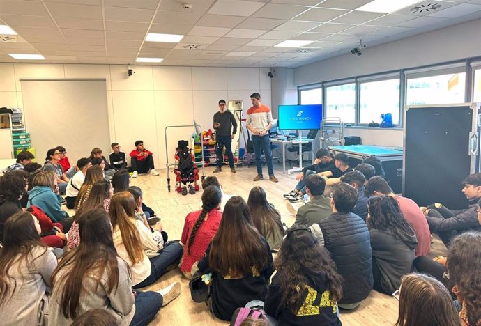 Alumnos del centro Elena García Armada en Marsi Bionics en Madrid.