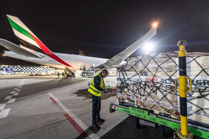 Emirates SkyCargo lanza una conexión directa con DB Schenker