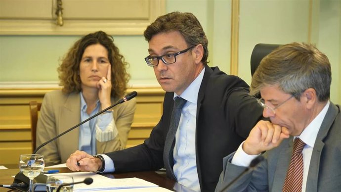 El conseller de Economía, Hacienda e Innovación, Antoni Costa, durante su comparecencia en el Parlament.