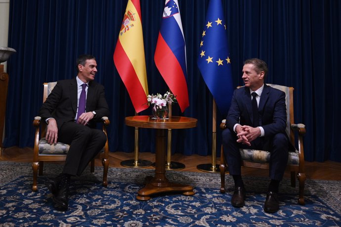 El presidente del Gobierno, Pedro Sánchez, se reúne con el primer ministro de la República de Eslovenia, Robert Golob, en el Palacio Presidencial, en Liubliana.