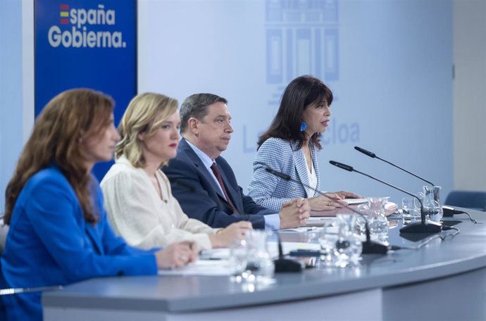 (I-D) La ministra de Sanidad, Mónica García; la ministra Portavoz, de Educación, Formación Profesional y Deporte, Pilar Alegría; el ministro de Agricultura, Pesca y Alimentación, Luis Planas y la ministra de Igualdad, Ana Redondo, durante una rueda de pre