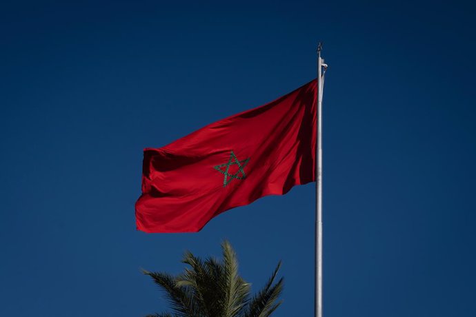 Archivo - Vista de una bandera de Marruecos el día que da comienzo la XII Reunión de Alto Nivel Marruecos-España, a 31 de enero de 2023, en Rabat (Marruecos). El sultán almohade Yaqub al-Mansur (siglo xii) proyectaba construir la mezquita más grande del m