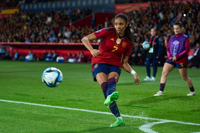 Archivo - Salma Paralluelo of Spain in action during the Final UEFA Womens Nations League match played between Spain and France at La Cartuja stadium on February 28, 2024, in Sevilla, Spain.