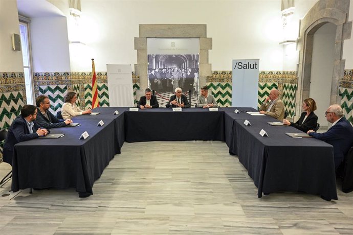 Primera reunión operativa de la red hospitalaria de la Región Sanitaria Girona, celebrada tras el acto de firma del convenio presidido por el conseller de Salud de la Generalitat, Manel Balcells, en la sede de la Generalitat en Girona