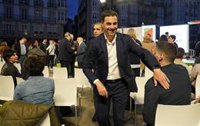 Pradales (PNV) abandona el hospital, camino de ETB, donde participará en un debate electoral