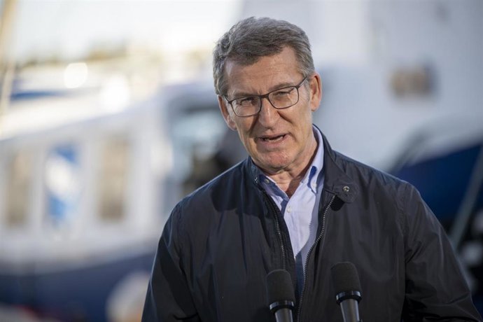 El presidente del PP, Alberto Núñez Feijóo, durante su visita a la Llotja de Tarragona, a 16 de abril de 2024, en Tarragona, Catalunya (España)