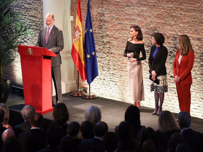 El rey Felipe VI durante su discurso con la comunidad española que vive y trabaja en Países Bajos