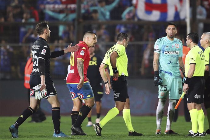 Chile.- Vecchio recibió castigo momentáneo y espera dura sanción por amenazas a árbitro