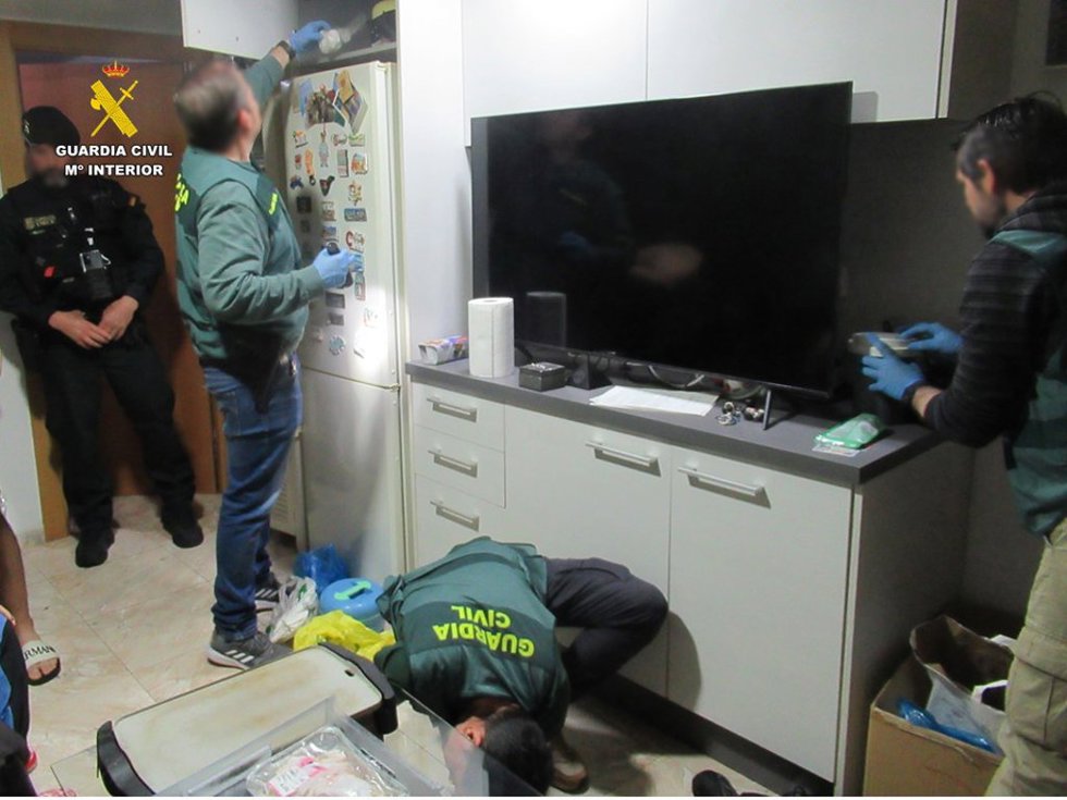 La Guardia Civil desmantela tres puntos de venta de droga en Alicante