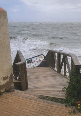 Imagen de uno de los accesos a una zona de la playa de El Portil (Huelva).