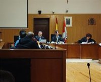 Tres años para la hija, el yerno y el exmarido de una  maltratada por meterla en un coche a la fuerza