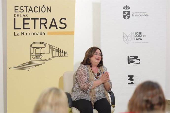 La expresidenta del Parlamento andaluz Mar Moreno presenta en 'Estación de las Letras' de La Rinconada su última novela.